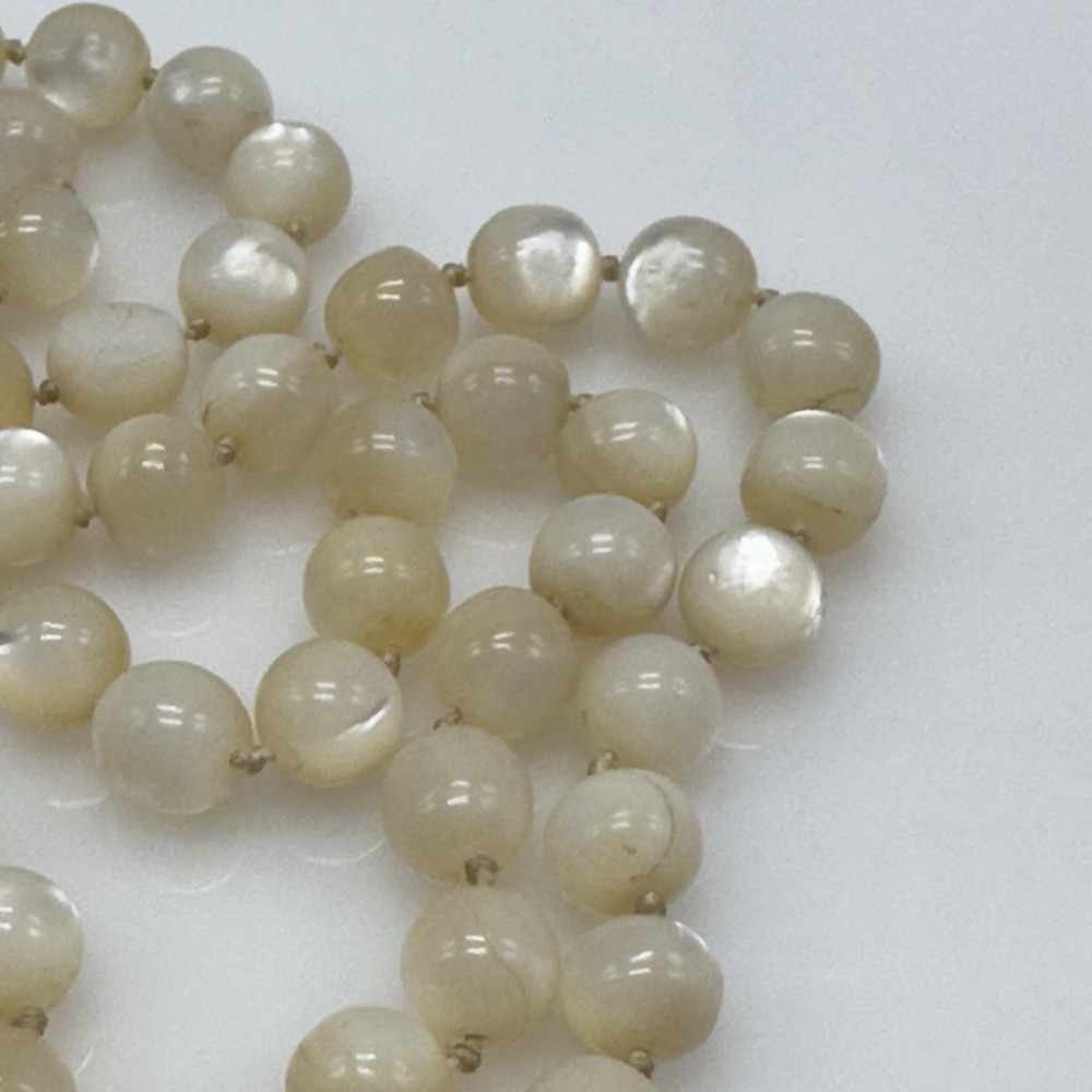 Vintage Mother of Pearl Cameo Clasp MOP Beaded Necklace Double Strand 10 mm - Picture 11 of 15